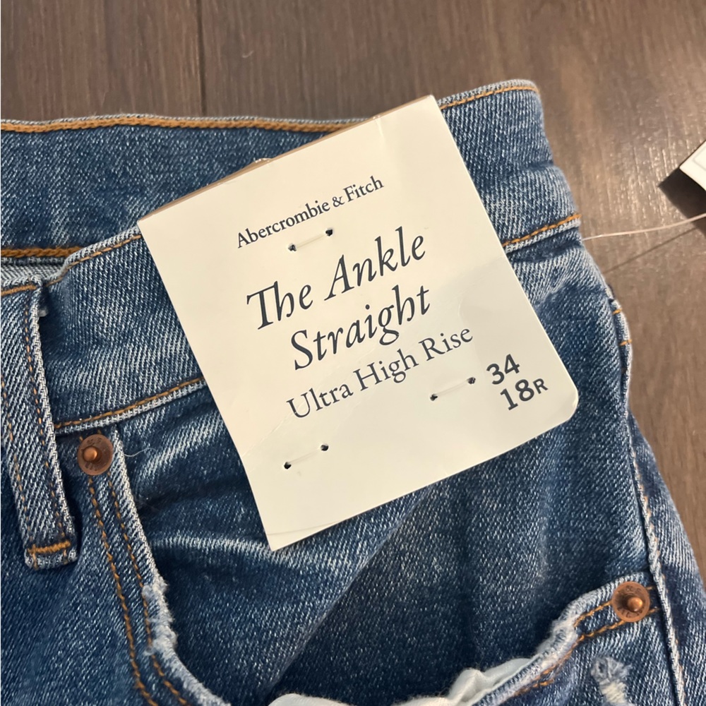 Abercrombie & Fitch NWT High Waisted Straight Leg Jeans